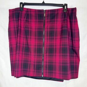 Torrid size 22, fitted, non stretch, plaid